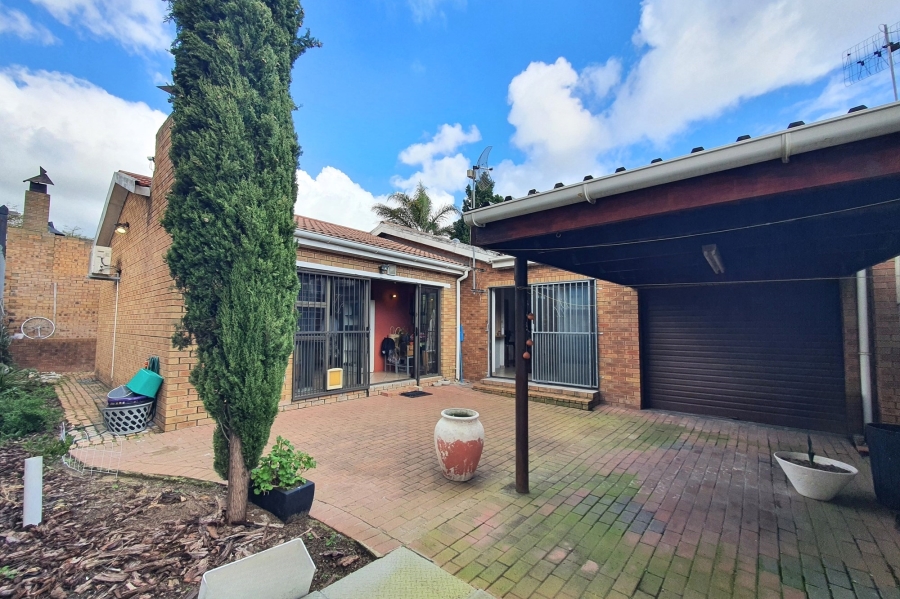 2 Bedroom Property for Sale in Ruwari Western Cape